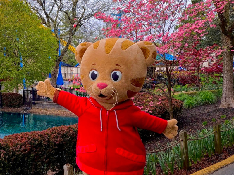Easter bunny at Dutch Wonderland