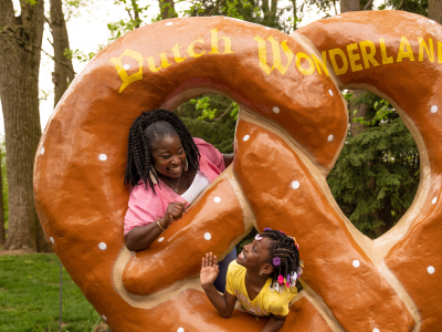 mom and daughter at Dutch Wonderland 