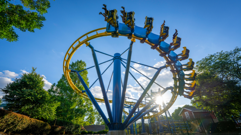 mom and daughter at dutch wonderland