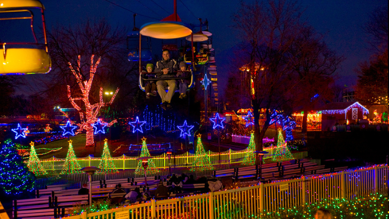 mom and daughter at dutch wonderland